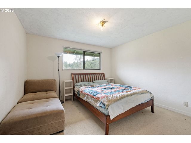 4429 FOX HOLLOW Rd 3, Eugene, OR 97405