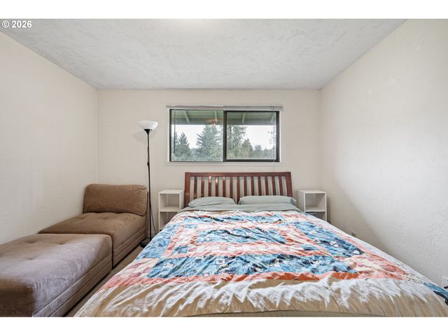 4429 FOX HOLLOW Rd 3, Eugene, OR 97405