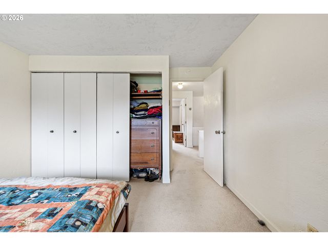 4429 FOX HOLLOW Rd 3, Eugene, OR 97405