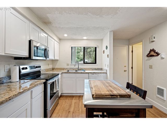 4429 FOX HOLLOW Rd 3, Eugene, OR 97405