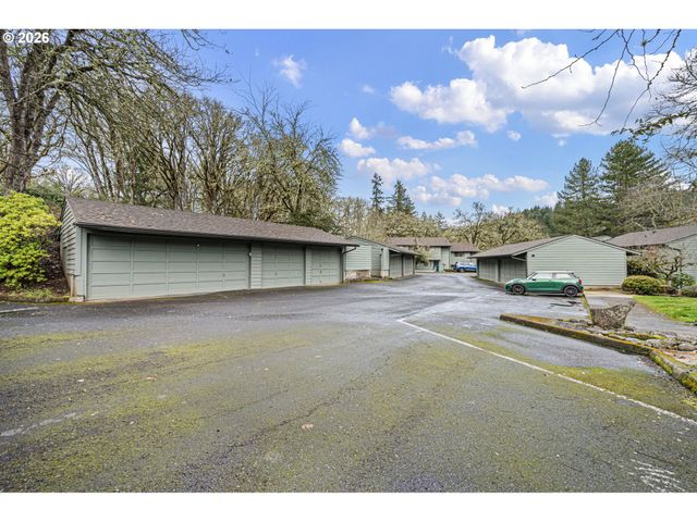 4429 FOX HOLLOW Rd 3, Eugene, OR 97405