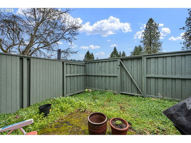 4429 FOX HOLLOW Rd 3, Eugene, OR 97405