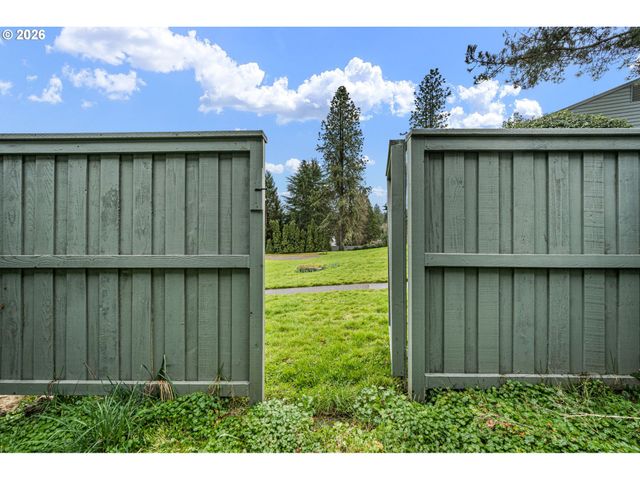 4429 FOX HOLLOW Rd 3, Eugene, OR 97405