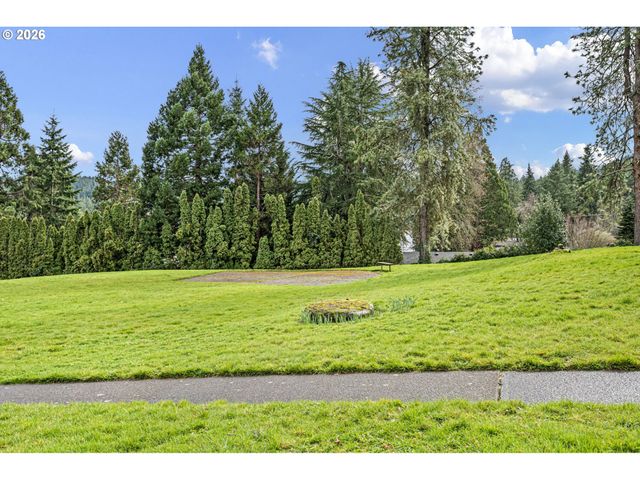 4429 FOX HOLLOW Rd 3, Eugene, OR 97405