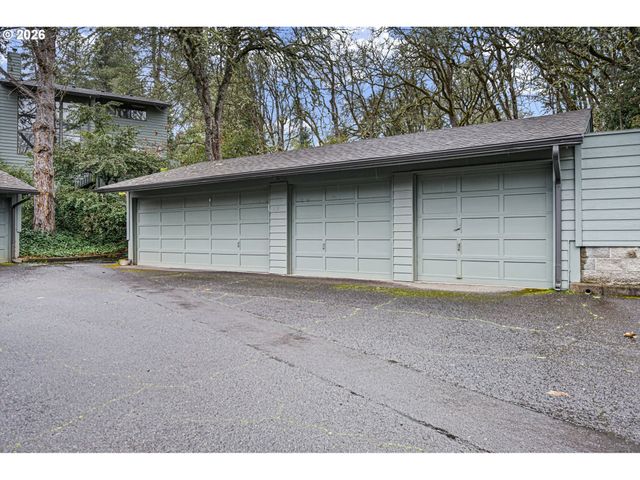 4429 FOX HOLLOW Rd 3, Eugene, OR 97405