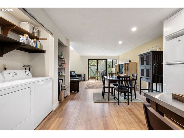 4429 FOX HOLLOW Rd 3, Eugene, OR 97405