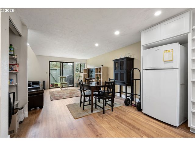 4429 FOX HOLLOW Rd 3, Eugene, OR 97405