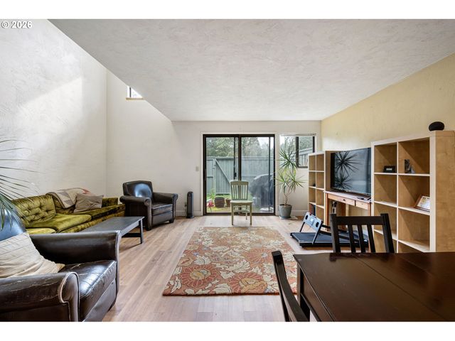 4429 FOX HOLLOW Rd 3, Eugene, OR 97405