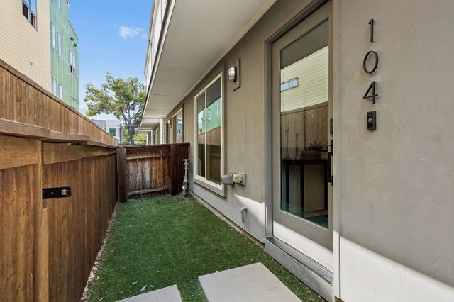 1901 N Carroll Avenue 104, Dallas, TX 75204
