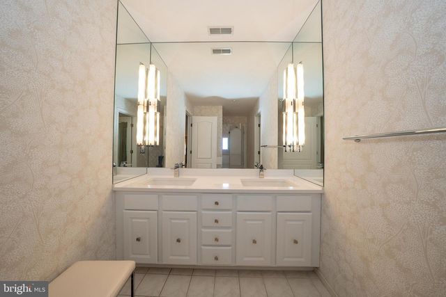 416 SPRING GARDEN LN, Conshohocken, PA 19428