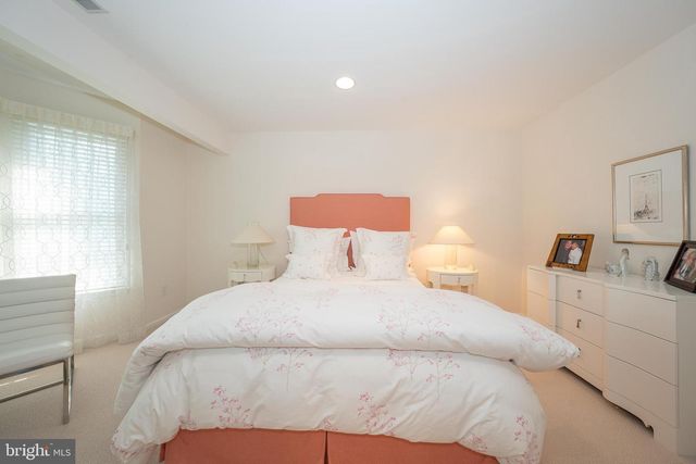 416 SPRING GARDEN LN, Conshohocken, PA 19428