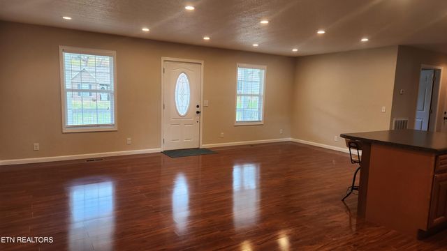 145 Zoe Circle, Jacksboro, TN 37757