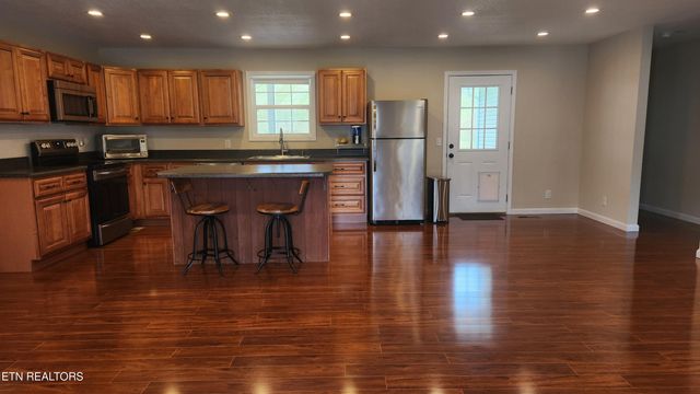 145 Zoe Circle, Jacksboro, TN 37757