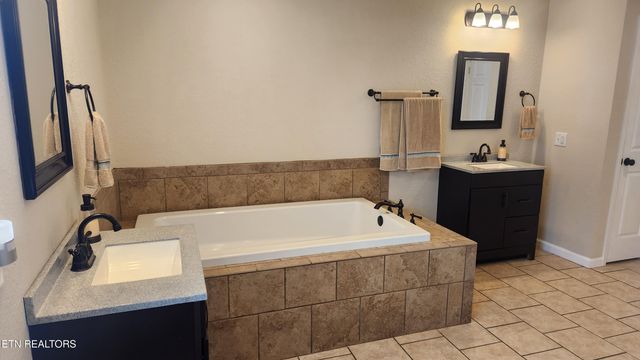 145 Zoe Circle, Jacksboro, TN 37757