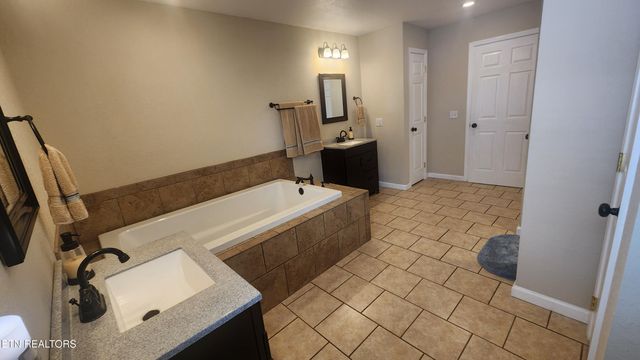 145 Zoe Circle, Jacksboro, TN 37757