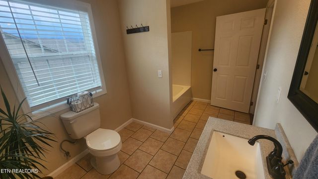 145 Zoe Circle, Jacksboro, TN 37757