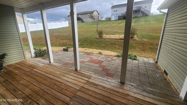 145 Zoe Circle, Jacksboro, TN 37757