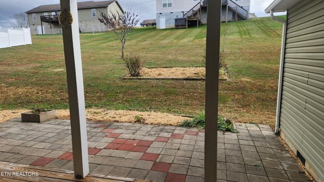 145 Zoe Circle, Jacksboro, TN 37757