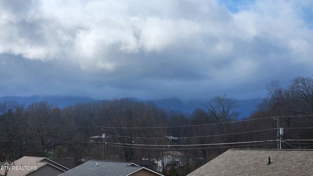 145 Zoe Circle, Jacksboro, TN 37757