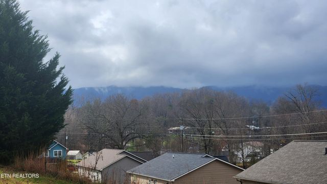 145 Zoe Circle, Jacksboro, TN 37757