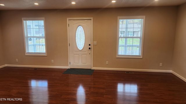 145 Zoe Circle, Jacksboro, TN 37757