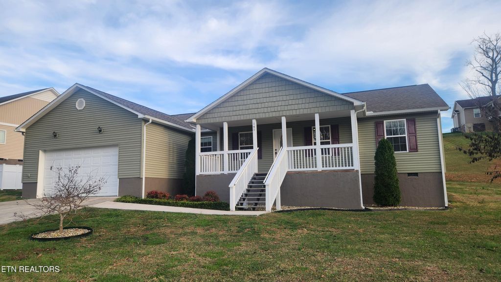 145 Zoe Circle, Jacksboro, TN 37757