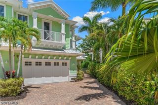 529 Fairway TER, Naples, FL 34103