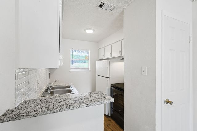 2637 W Randol Mill Road 2643-B, Arlington, TX 76012