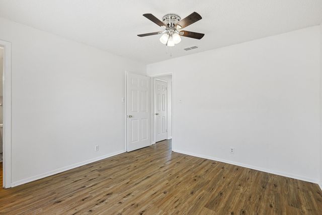 2637 W Randol Mill Road 2643-B, Arlington, TX 76012
