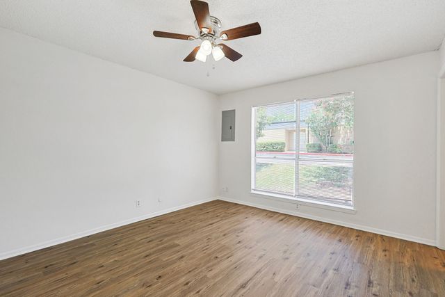 2637 W Randol Mill Road 2643-B, Arlington, TX 76012