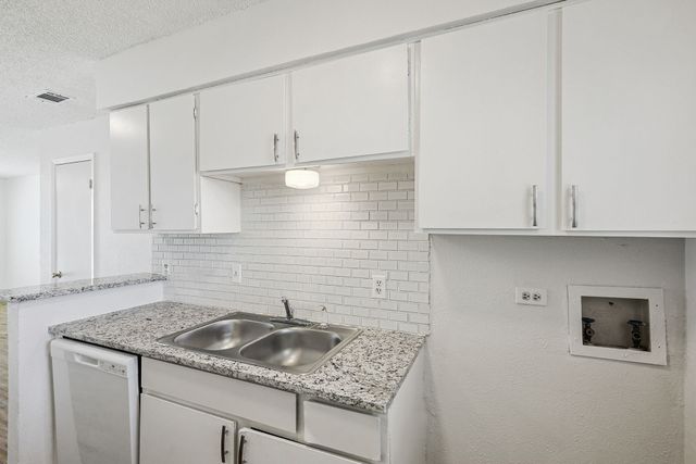2637 W Randol Mill Road 2643-B, Arlington, TX 76012
