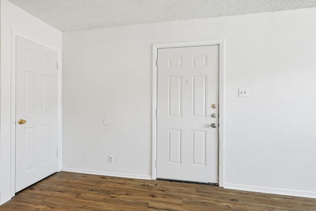 2637 W Randol Mill Road 2643-B, Arlington, TX 76012