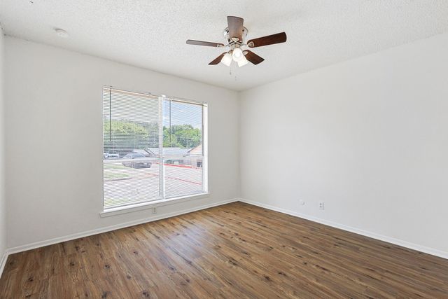 2637 W Randol Mill Road 2643-B, Arlington, TX 76012