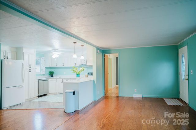 402 Deerfield Court, Hendersonville, NC 28792