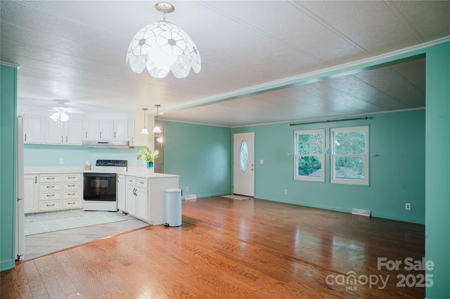 402 Deerfield Court, Hendersonville, NC 28792