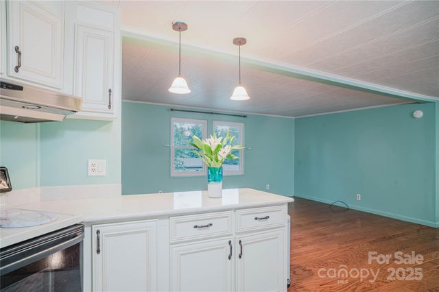 402 Deerfield Court, Hendersonville, NC 28792