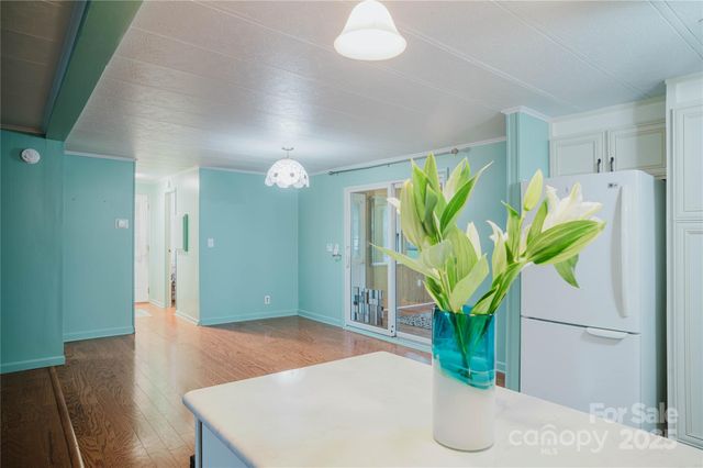 402 Deerfield Court, Hendersonville, NC 28792