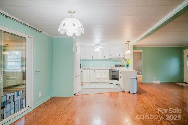 402 Deerfield Court, Hendersonville, NC 28792