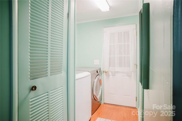 402 Deerfield Court, Hendersonville, NC 28792