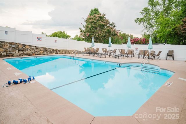 402 Deerfield Court, Hendersonville, NC 28792