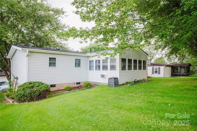 402 Deerfield Court, Hendersonville, NC 28792