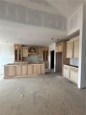 4 Red Fox Circle, Lake Winnebago, MO 64034