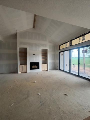 4 Red Fox Circle, Lake Winnebago, MO 64034