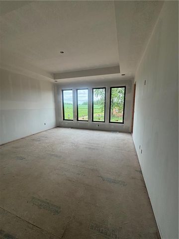 4 Red Fox Circle, Lake Winnebago, MO 64034