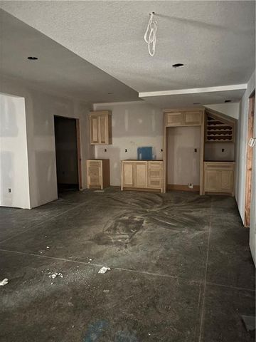 4 Red Fox Circle, Lake Winnebago, MO 64034