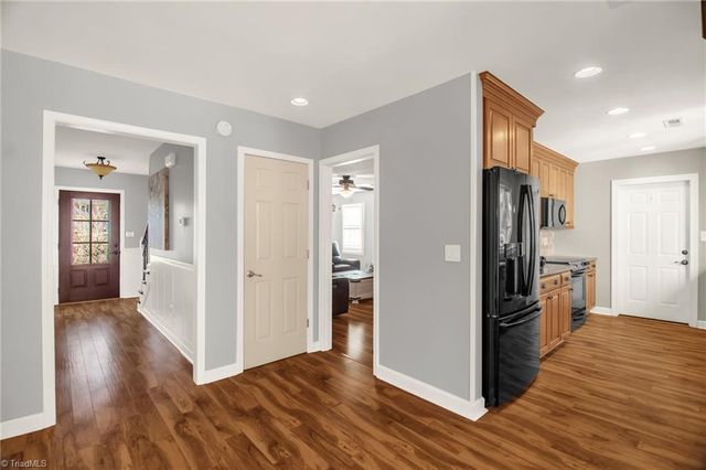 438 Valleymeade Drive, Kernersville, NC 27284