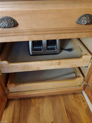 438 Valleymeade Drive, Kernersville, NC 27284