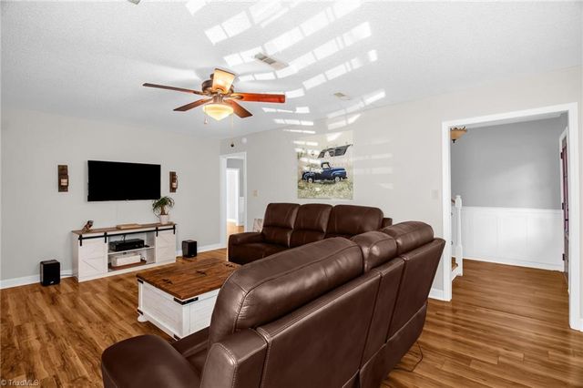 438 Valleymeade Drive, Kernersville, NC 27284