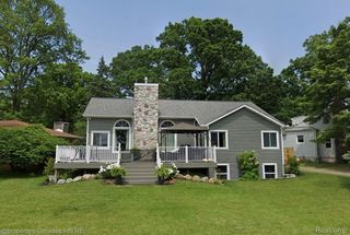 623 Lakeside Drive, Waterford Charter Township, MI 48328