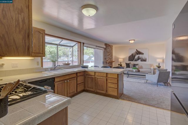 585 Mt Dell Dr, Clayton, CA 94517